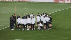 Neo-Trainer Cinel leitete gestern sein erstes Training. (Bild: Heiko Mandl - FC Red Bull Salzb)