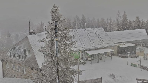 Auch die Bergstation des Grazer Hausbergs Schöckl war am Dienstag „angezuckert“. (Bild: Schöckl)