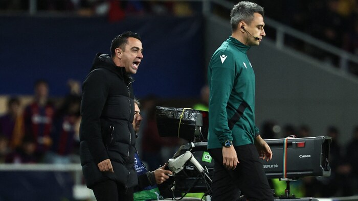 Xavi brüllte in Richtung des Schiedsrichters.