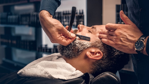 Folgt man den Angaben eines Klagenfurter Barbershop-Besitzers müssen solche Geschäfte wahre Goldgruben sein.  (Bild: Fxquadro - stock.adobe.com)