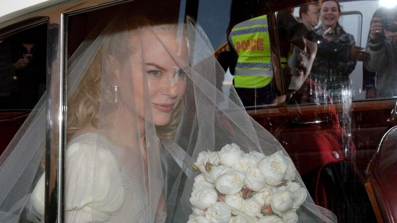 Nicole Kidman – hier auf dem Weg zur Kirche – hat am 25. Juni 2006 in Sydney den Countrysänger Keith Urban geheiratet. (Bild: Tracey Nearmy / EPA / picturedesk.com)