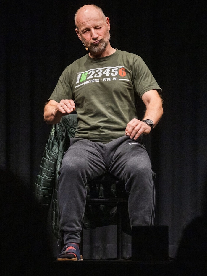 Kann es sein, dass ein völlig unvorbereiteter Schauspieler ohne eingelernten Text zwei Stunden das Publikum unterhält? Roland Düringer tritt mit „Regenerationsabend 2.0“ im Kursaal den Beweis an. Kosten: Eintritt: 22 Euro, VVK: 20 Euro Datum: Donnerstag, 18. 4., um 20 Uhr Karten:  0 72 48/62 3 55