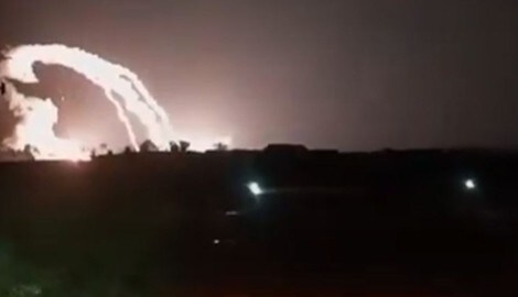 Explosionen erhellten die Nacht auf der Krim. (Bild: OSINT)