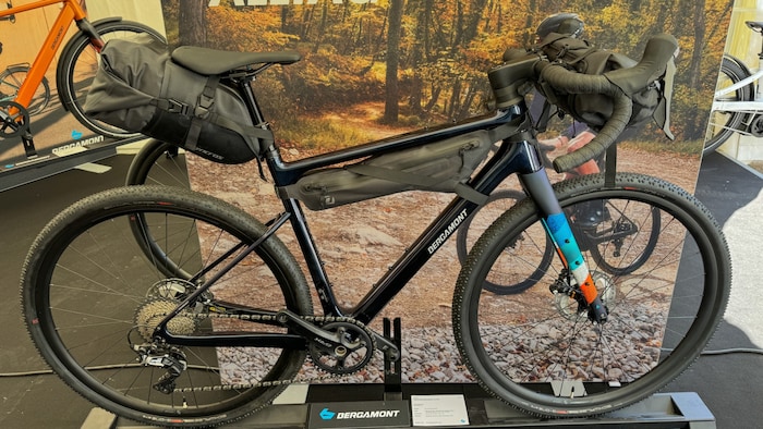 Gravelbikes sind aktuell der Renner schlechthin, die sich auch für sportliche Radreisen eigenen.