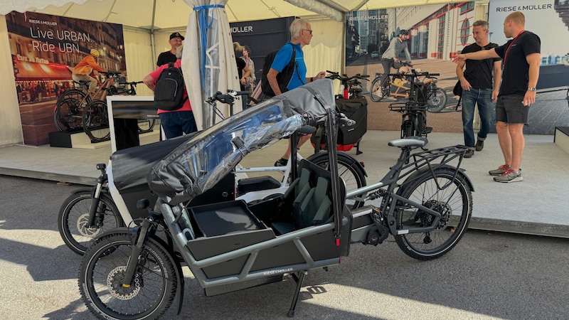 Besonders in der Stadt sind Cargo-Bikes gefragt, hier ein Modell des Herstellers Riese&Müller. (Bild: Hannes Wallner)