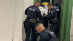 Der Verdächtige konnte im Bereich Gumpendorfer Straße von den Beamten gefasst und festgenommen ...