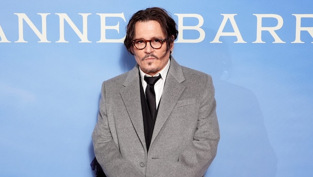 Johnny Depp sported a clean new look at the premiere for his latest movie. (Bild: Ian West / PA / picturedesk.com)