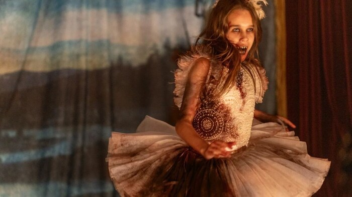 Der Schein trügt, die kleine Ballerina ist wohl doch nicht so harmlos: „Abigail“, ab Donnerstag ...