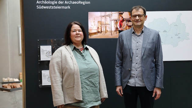 Das Kuratorenteam der Ausstellung Barbara Porod und Christoph Gutjahr (Bild: UMJ/J.J.Kucek)