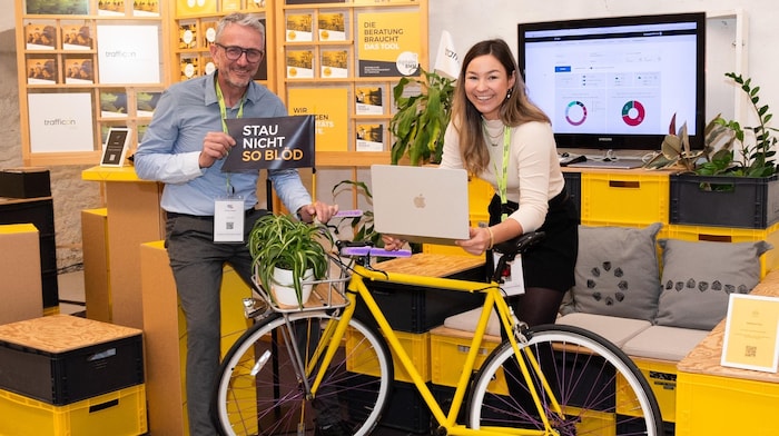 Interested parties and guests of honor received first-hand information from experts at the specialist cycling exhibition.