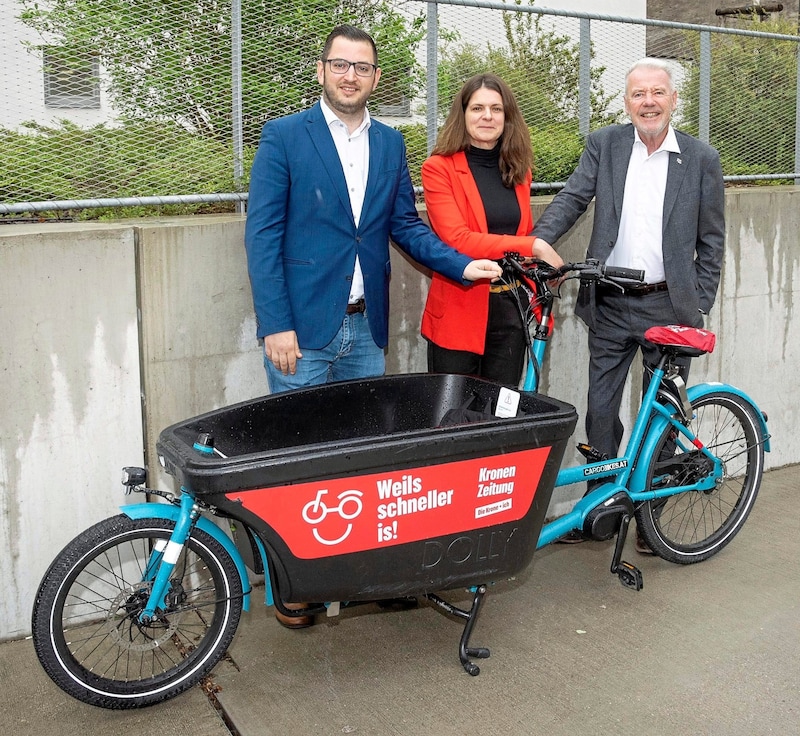 Vera Hofbauer vom Klimaschutzministerium mit dem Abgeordneten Gerstenmayer (li.) und Stadtchef Schneeberger. (Bild: Doris_SEEBACHER)