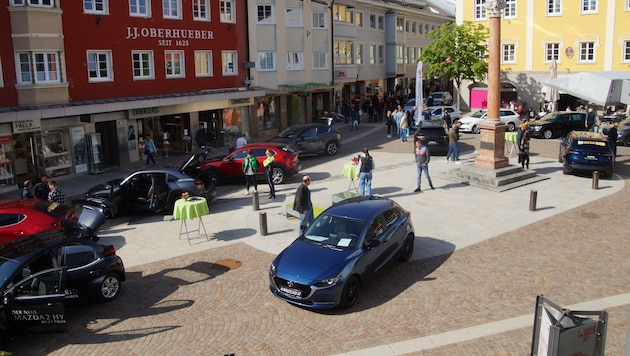 Elf Autohändler verwandeln die Lienzer Innenstadt zur Automeile. (Bild: Autohaus Prisker)