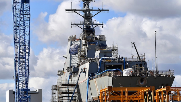 Neue Kriegsschiffe werden gebaut, Atom-U-Boote eingekauft, Australien rüstet auf. (Bild: AP)
