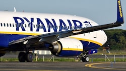 Mehr als 180 Passagiere waren an Bord der Maschine. (Symbolbild) (Bild: APA/AFP/ALBERTO PIZZOLI)