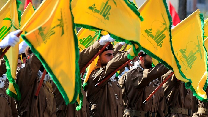 Mitglieder der Hisbollah-Miliz bei einer Trauerfeier im Süden des Libanon