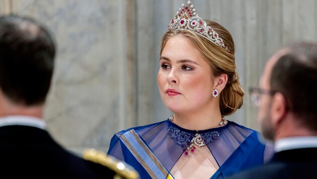 Veliaht Prenses Amalia Çarşamba akşamı harika bir prömiyer kutladı. (Bild: APA/Patrick van Katwijk/Pool Photo via AP)
