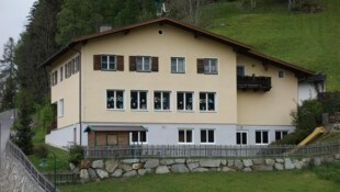 Das desolate Gebäude von Volksschule und Kindergarten am Haimingerberg ist derzeit ...