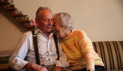 Freuen sich über die neue Lebensqualität: Johannes Schmidauer mit seiner Antonia