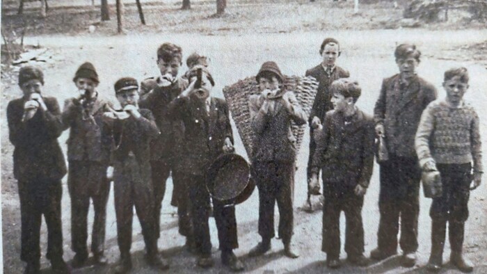 Georgijäger vor etwa 80 Jahren – jede Gruppe hatte einen Anführer.