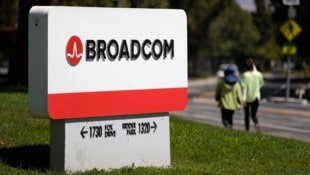 Broadcom hatte alle VMware-Lizenzen einseitig gekündigt und die Preise teilweise verzwölffacht. (Bild: AFP)