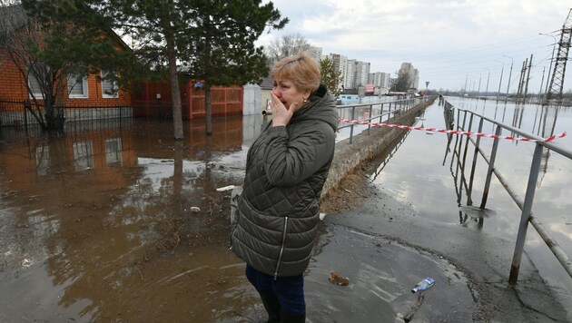 Dél-Oroszországban továbbra is feszült az árvízhelyzet. (Bild: AFP)
