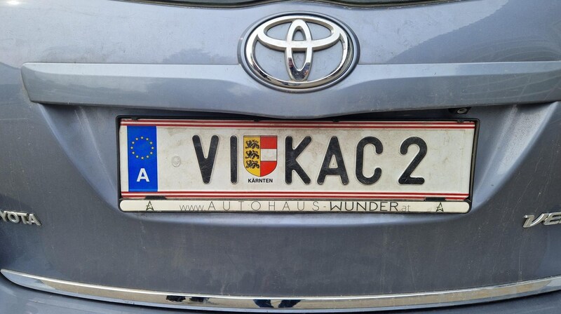 Curious! As a Villach native, Wieltsch drives a Toyota with the license plate VI KAC 2. (Bild: ZVG)