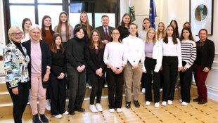 Die HLW Feldbach besuchte Landesrat Werner Amon im Steiermarkhaus in Brüssel.