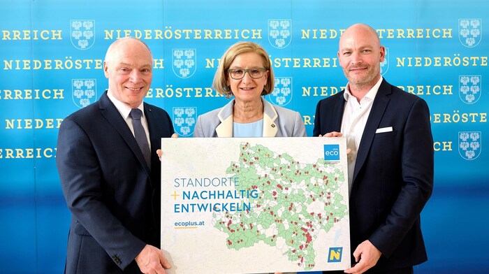 Presenting climate-friendly business locations: Miernicki, Mikl-Leitner, Starkl (from left)