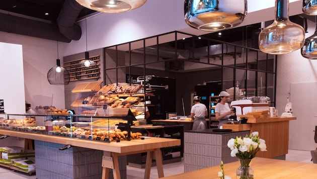 At mel&amp;koffie, there is no more than two meters between the bakery and the salesroom (Bild: Juljan Skurani)