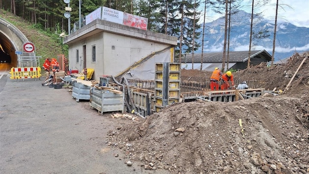 Work at the south portal of the tunnel. (Bild: Land Tirol)