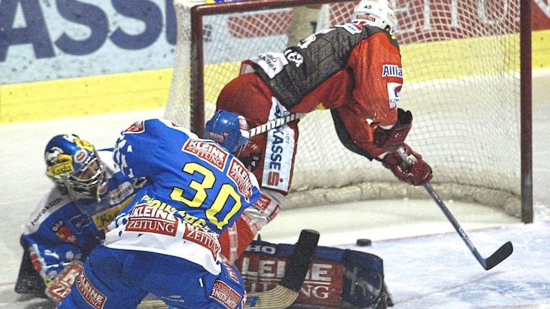 David Schuller mit seinem unvergesslichen 3:2-Treffer im Finale 2004 gegen den VSV. (Bild: AP)