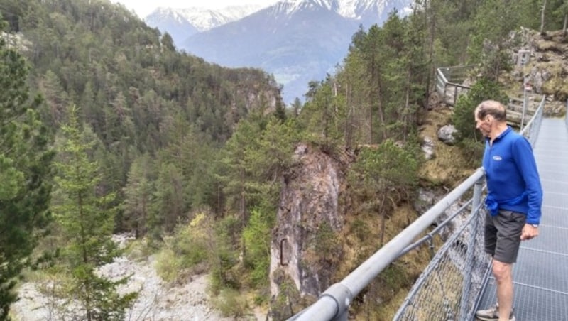 Kurz vor der sogenannten „Hex“ wird die Klamm auf einer Hängebrücke überquert. (Bild: Peter Freiberger)