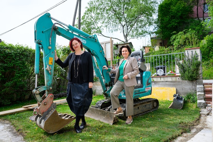 Master builder Sigrid Kobierski (left) and Frau-in-der-Wirtschaft Wien boss Margarete ...