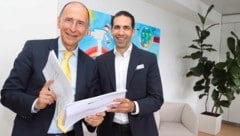 Peter Filzmaier und Stephan Sharma sehen in den Daten der Umfrage viele interessante Aspekte für die Energiezukunft. (Bild: Reinhard Judt)