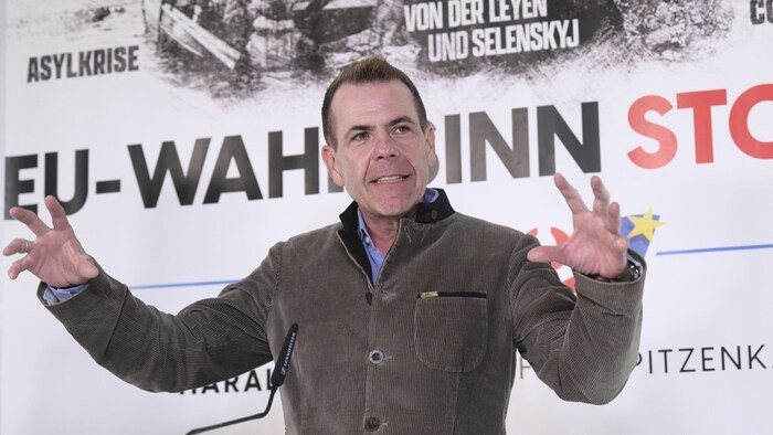 Spitzenkandidat Harald Vilimsky präsentierte die Plakate in Rust im Burgenland. Statt eines ...