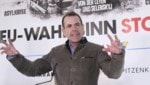 Spitzenkandidat Harald Vilimsky präsentierte die Plakate in Rust im Burgenland. Statt eines „Öxit“ will er „maximal einen Exit vom Wahnsinn“. (Bild: APA/ROBERT JAEGER)