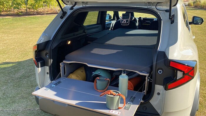 Wie beim Jogger gibt es auch für den Duster eine aufklappbare Campingbox mit einer 1,90 m langen Liegefläche. Kostenpunkt: 1700 Euro.