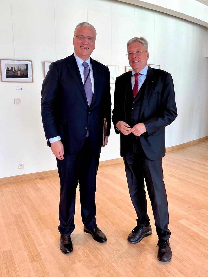 LH Kaiser and the President of the Committee of the Regions, Vasco Alves Cordeiro (Bild: zVg)