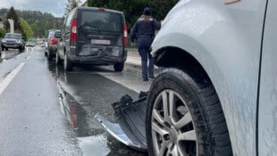 An den Fahrzeugen entstand teils erheblicher Sachschaden.  (Bild: zoom.tirol)