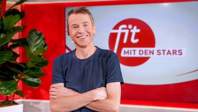 After Conny Kreuter, Andreas Goldberger is now responsible for the fitness of TV viewers for one week. (Bild: ORF)
