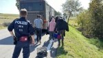 Dutzende Aufgriffe jeden Tag – die angespannte Lage wie vor einem Jahr hat sich beruhigt. Die Kontroversen rund um die Betreuung der Flüchtlinge gehen weiter. (Bild: Schulter Christian)