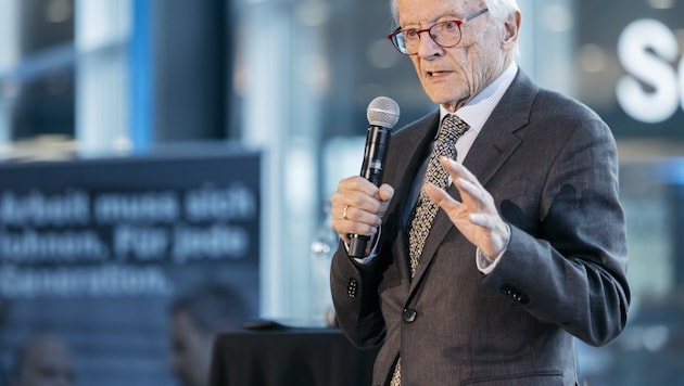 Former Chancellor Wolfgang Schüssel was a guest at the "Mercedes Schneider" car dealership on Thursday evening. (Bild: mathis.studio)