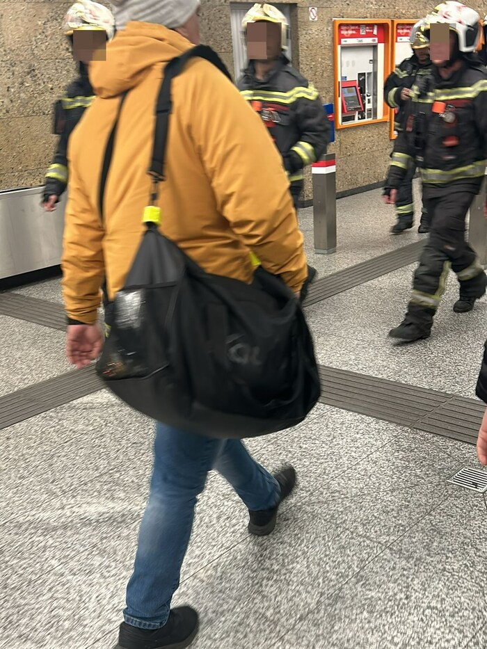 Die Passagiere wurden inzwischen alle evakuiert.
