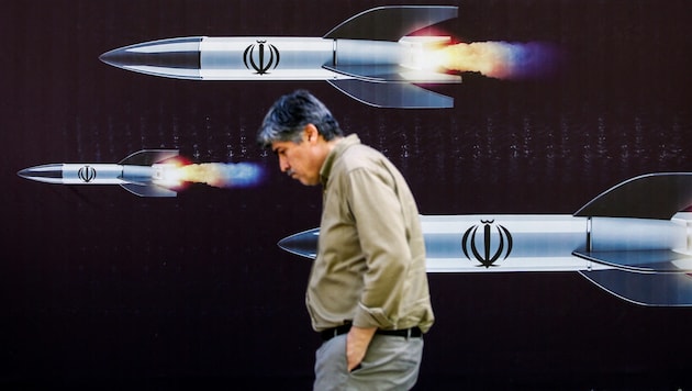 Israel und der Iran sind entschlossen, den Schlagabtausch kleinzureden. (Bild: APA/AFP)