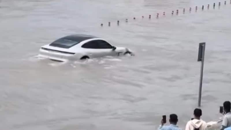 Here the Porsche Taycan floats without traction. (Bild: Instagram.com)