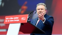 Bürgermeister Michael Ludwig (SPÖ) warnt: „Rechte Parteien wollen Europa schwächen.“ (Bild: APA/MAX SLOVENCIK)