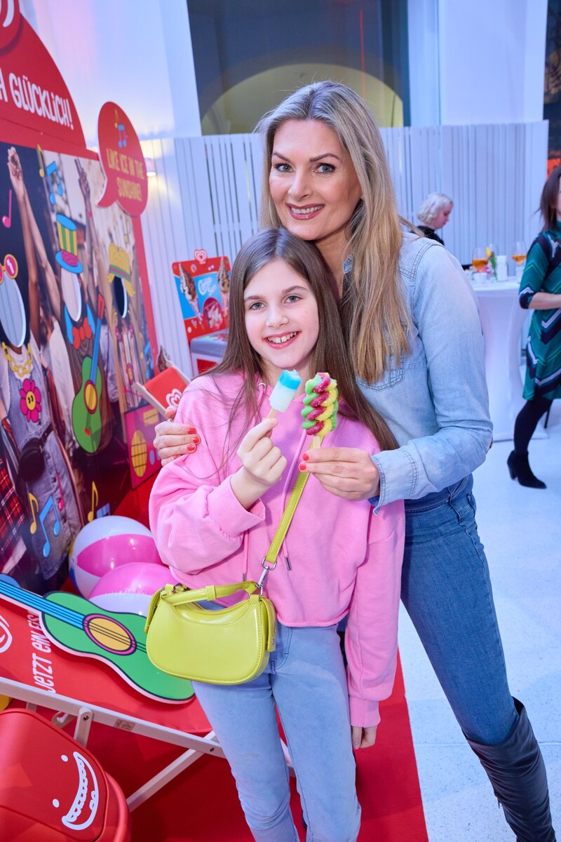 Martina Kaiser mit ihrer „kleinen Kaiserin“ Kiana.  (Bild: Starpix/ Alexander TUMA)