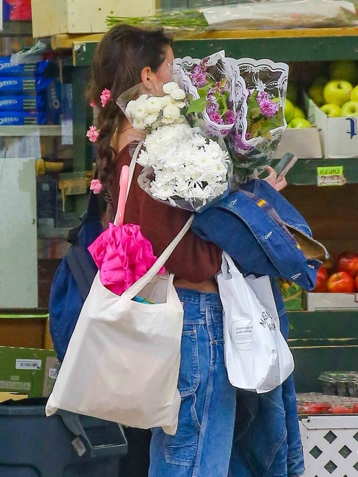 Suri Cruise ist an ihrem Geburtstag voll behangen. 