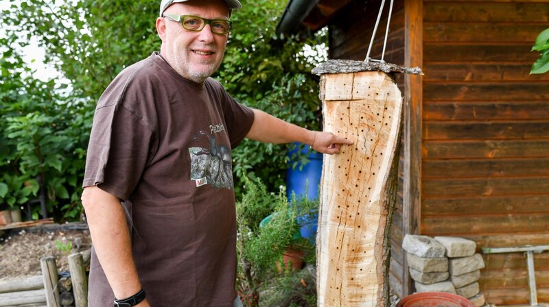 Die Liebe zu den Krabblern prägt sein Leben: Insektenkundler Fritz Gusenleitner war bis 2019 der Leiter des Biologiezentrums Linz. Den Forscher beschäftigt, wie sich der Klimawandel auf die kleinen Lebewesen auswirken wird. (Bild: Dostal Harald)