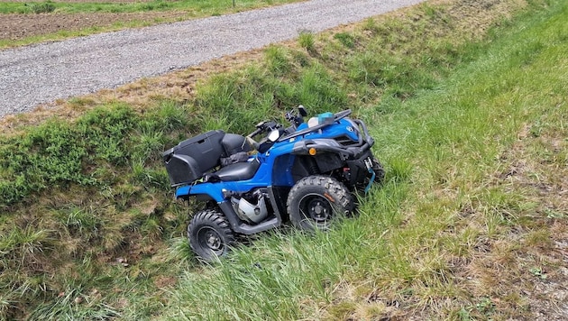 The quad bike overturned and came to a standstill in a ditch. (Bild: Doku NÖ)